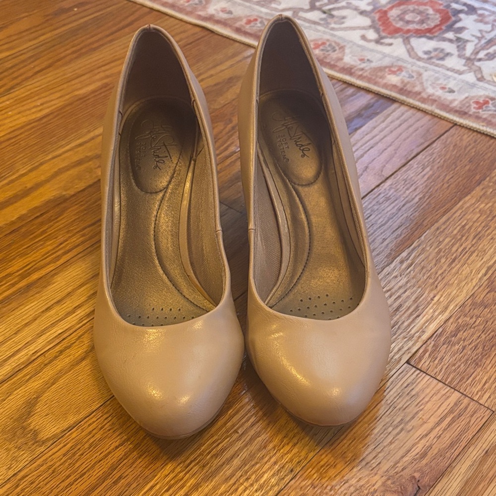 Stylish Tan Women's Heels